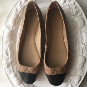 Ann Taylor 8.5 leather flats Excellent Condition